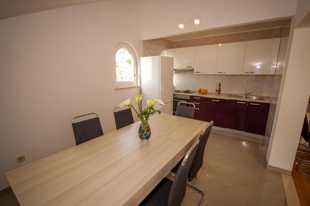 Apartmani Kristijan Jesenice  Exterior foto
