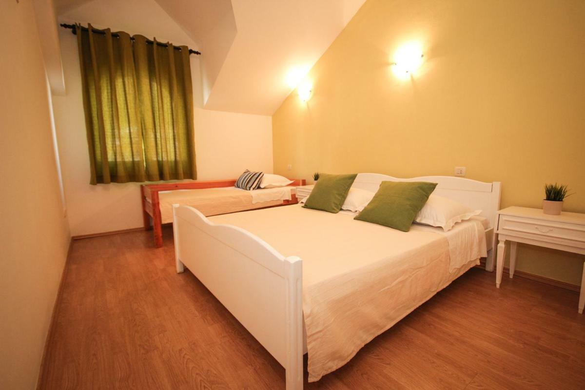 Apartmani Kristijan Jesenice  Exterior foto